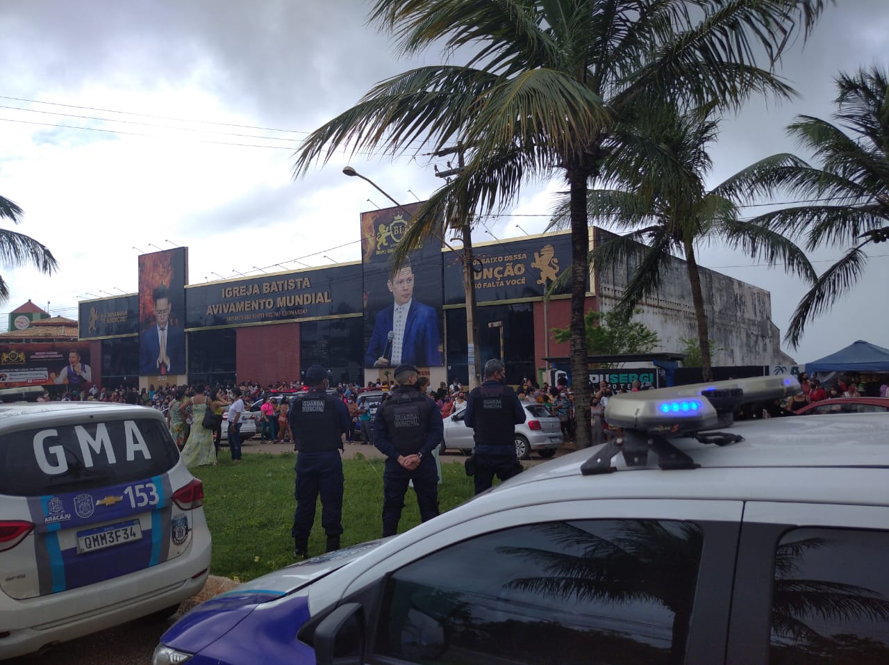 Polícia Militar e Guarda Municipal intervém em culto evangélico com  aglomeração de fiéis em Aracaju –